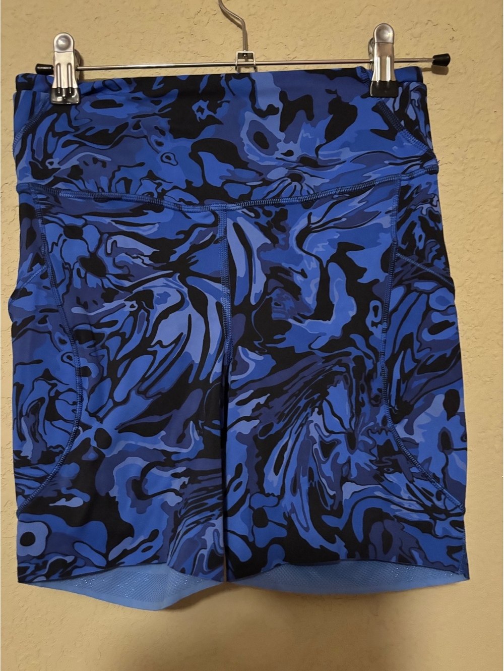 Lululemon Blue and Black Abstract Print Athletic Shorts Size 6